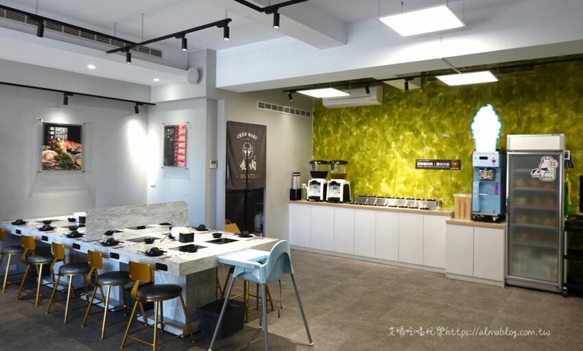 〖嗑肉石鍋〗比手掌大巨霸海虎蝦！隱藏版限量雙鍋王．10種海鮮+12盎司肉盤．打卡還送肉盤！ - 艾瑪▪ 享受吃喝玩樂札記