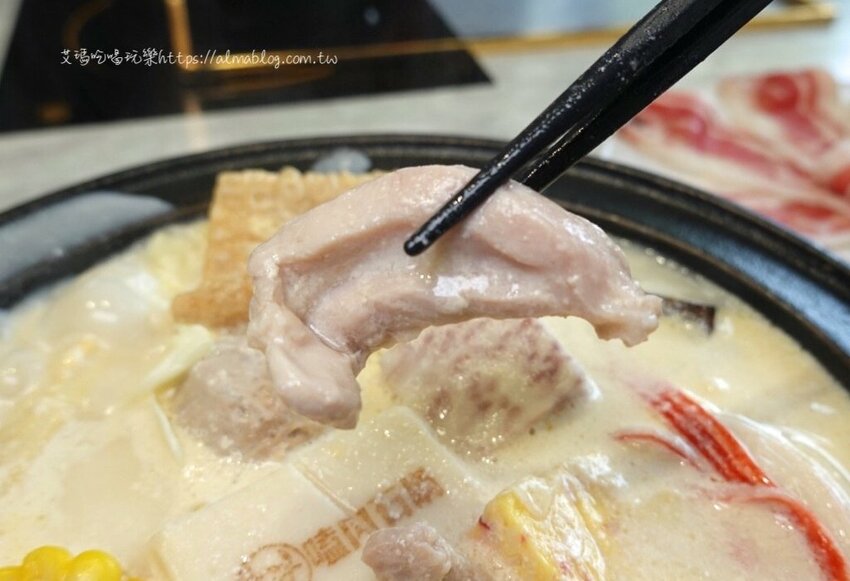 〖嗑肉石鍋〗比手掌大巨霸海虎蝦！隱藏版限量雙鍋王．10種海鮮+12盎司肉盤．打卡還送肉盤！ - 艾瑪▪ 享受吃喝玩樂札記