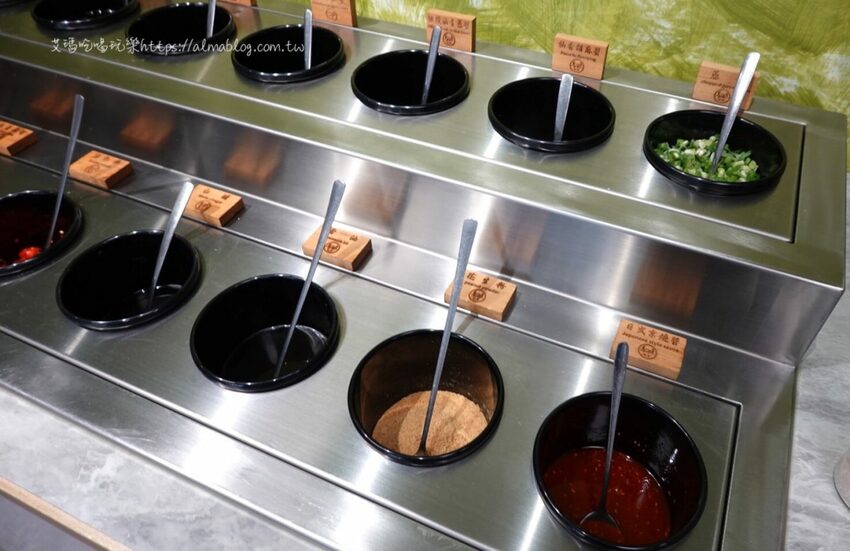 〖嗑肉石鍋〗比手掌大巨霸海虎蝦！隱藏版限量雙鍋王．10種海鮮+12盎司肉盤．打卡還送肉盤！ - 艾瑪▪ 享受吃喝玩樂札記