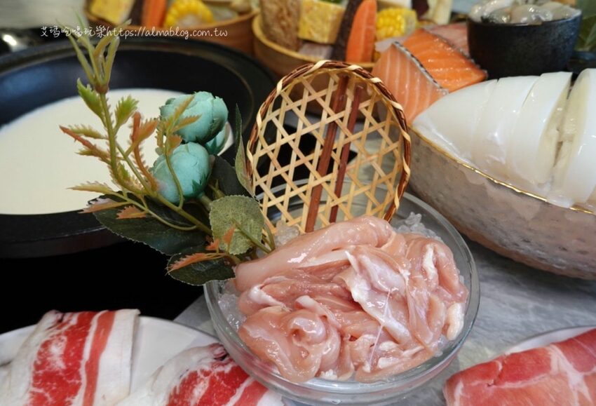 〖嗑肉石鍋〗比手掌大巨霸海虎蝦！隱藏版限量雙鍋王．10種海鮮+12盎司肉盤．打卡還送肉盤！ - 艾瑪▪ 享受吃喝玩樂札記