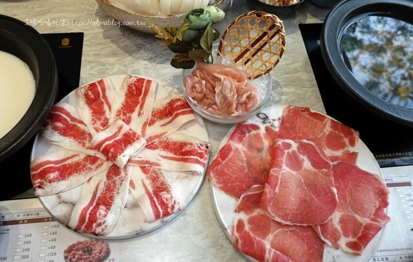 〖嗑肉石鍋〗比手掌大巨霸海虎蝦！隱藏版限量雙鍋王．10種海鮮+12盎司肉盤．打卡還送肉盤！ - 艾瑪▪ 享受吃喝玩樂札記