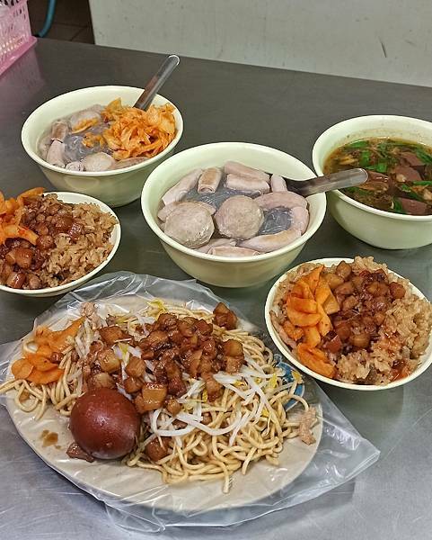 三重早餐 | 福源專業油飯 • 豬腸冬粉  巷弄小吃  平價小吃  真材實料  美味肉燥