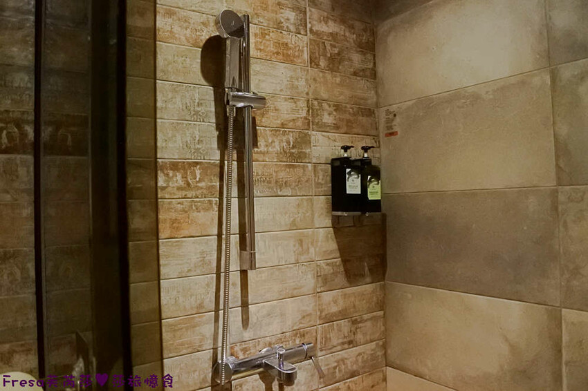 台中飯店【草悟道文旅】草悟道工業風的人氣旅宿.高樓遠眺綠地廣場超遼闊│豐富早餐│勤美草悟道│審計新村 - Fresa芙芮莎♥莎旅憶食