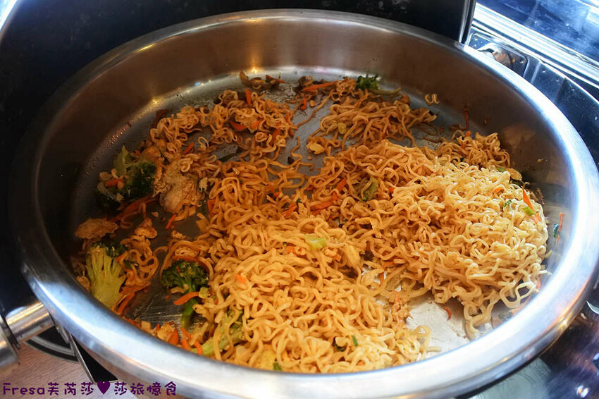 台中飯店【草悟道文旅】草悟道工業風的人氣旅宿.高樓遠眺綠地廣場超遼闊│豐富早餐│勤美草悟道│審計新村 - Fresa芙芮莎♥莎旅憶食