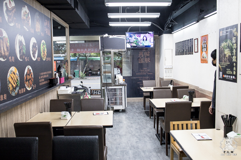 胡董牛麵所｜新北新店中正路食記｜2020年臺北市牛肉麵饕味清燉組亞軍，湯頭鮮香有特色，店內提供和牛油脂的花椒川味辣牛油 - 卡爾茗 C.L.M.