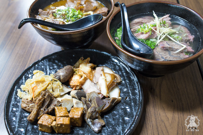 胡董牛麵所｜新北新店中正路食記｜2020年臺北市牛肉麵饕味清燉組亞軍，湯頭鮮香有特色，店內提供和牛油脂的花椒川味辣牛油 - 卡爾茗 C.L.M.