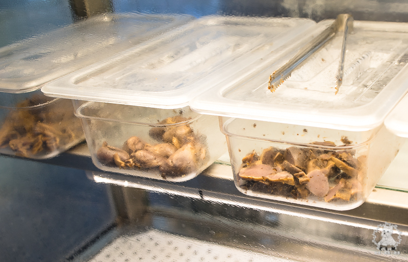 胡董牛麵所｜新北新店中正路食記｜2020年臺北市牛肉麵饕味清燉組亞軍，湯頭鮮香有特色，店內提供和牛油脂的花椒川味辣牛油 - 卡爾茗 C.L.M.