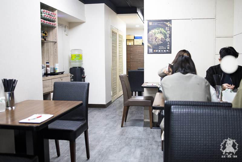 胡董牛麵所｜新北新店中正路食記｜2020年臺北市牛肉麵饕味清燉組亞軍，湯頭鮮香有特色，店內提供和牛油脂的花椒川味辣牛油 - 卡爾茗 C.L.M.