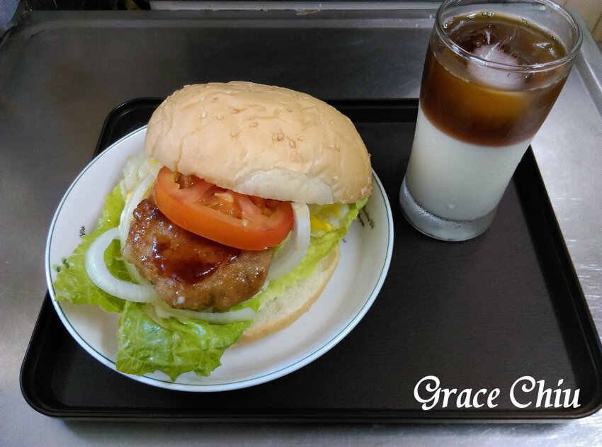 日本DON DON DONKI 唐吉訶德西門店，驚安の殿堂，生活百貨．零食飲料．生鮮熟食通通有（24小時營業）