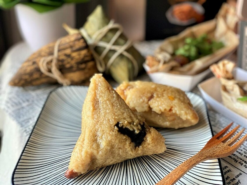 黑橋牌香腸/戎館：台南知名香腸品牌今年端午最新推出極品干貝鮑魚粽子.超大顆極品鮑魚.北海道干貝一次嚐/端午節粽子送禮推薦.端午伴手禮盒 - 進食的巨鼠