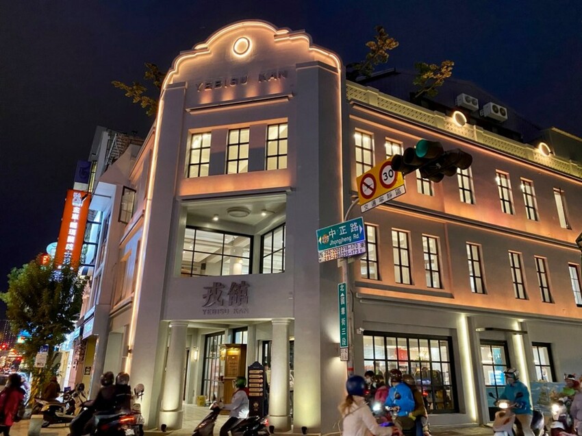 黑橋牌香腸/戎館：台南知名香腸品牌今年端午最新推出極品干貝鮑魚粽子.超大顆極品鮑魚.北海道干貝一次嚐/端午節粽子送禮推薦.端午伴手禮盒 - 進食的巨鼠