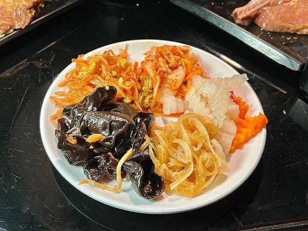 +（台北燒肉吃到飽）神來一爐燒肉民生店～近百種新鮮食材吃爽爽
