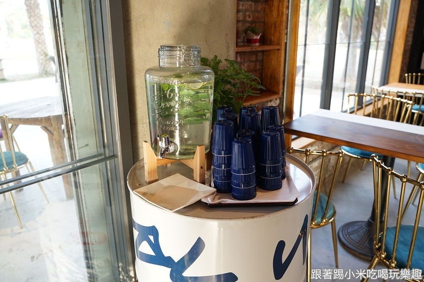 新竹南寮美食拉菲爾貨櫃屋咖啡|港南濱海風景點區內景觀餐廳親子、情侶半日遊踏青好去處！