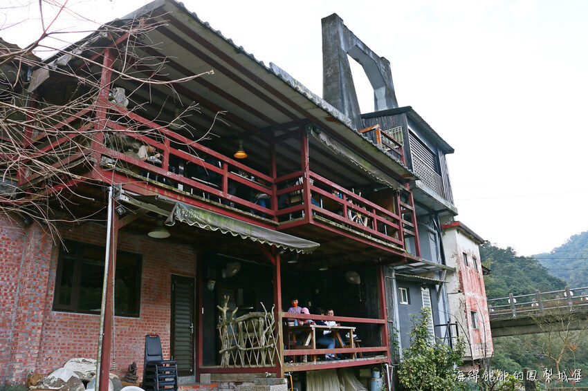 三貂嶺河畔老宅咖啡廳「養沁咖啡」超平價手沖咖啡、肉桂捲、手做甜點、菜單價位