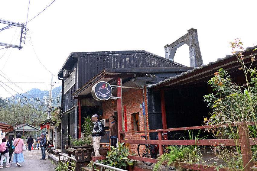三貂嶺河畔老宅咖啡廳「養沁咖啡」超平價手沖咖啡、肉桂捲、手做甜點、菜單價位