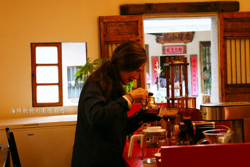 三貂嶺河畔老宅咖啡廳「養沁咖啡」超平價手沖咖啡、肉桂捲、手做甜點、菜單價位