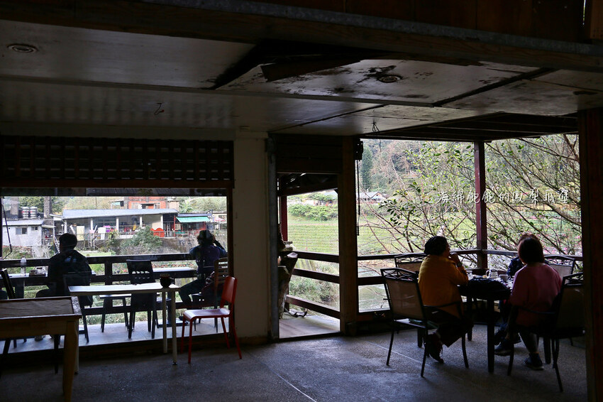 三貂嶺河畔老宅咖啡廳「養沁咖啡」超平價手沖咖啡、肉桂捲、手做甜點、菜單價位