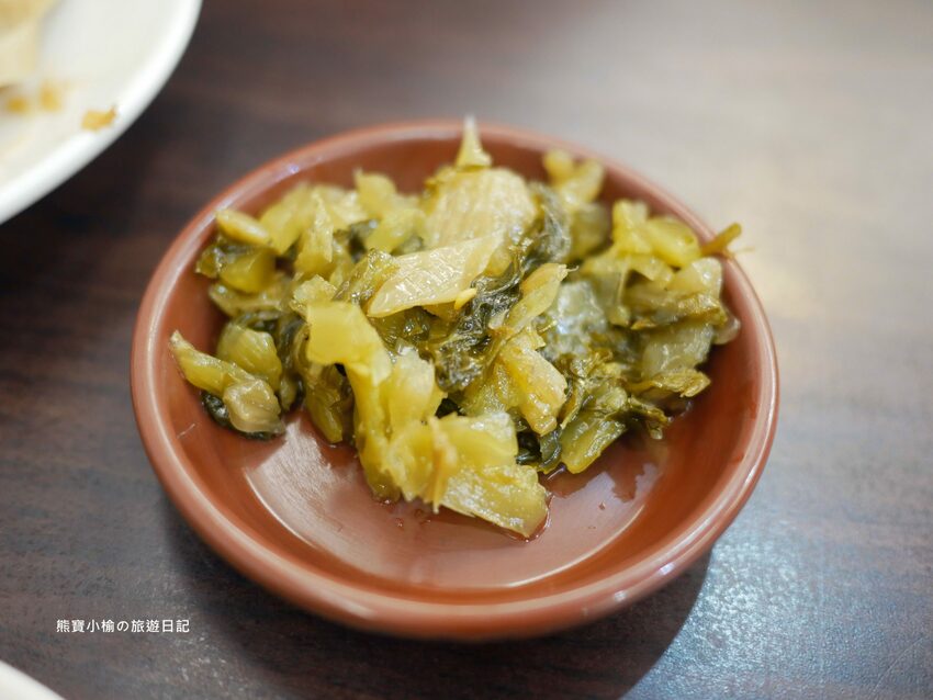 【新竹美食】關新刀切麵食館,新莊車站平價小吃店,水餃牛肉麵滷味小菜通通有賣!內文附詳細菜單價位介紹。 @熊寶小榆の旅遊日記