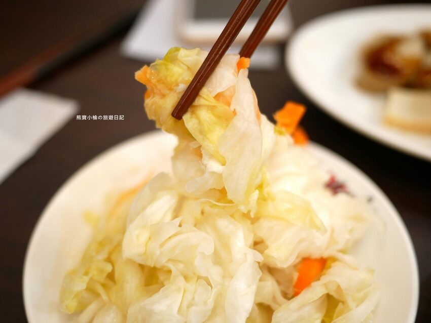 【新竹美食】關新刀切麵食館,新莊車站平價小吃店,水餃牛肉麵滷味小菜通通有賣!內文附詳細菜單價位介紹。 @熊寶小榆の旅遊日記