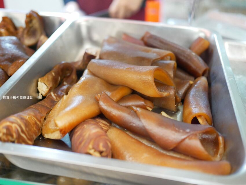 【新竹美食】關新刀切麵食館,新莊車站平價小吃店,水餃牛肉麵滷味小菜通通有賣!內文附詳細菜單價位介紹。 @熊寶小榆の旅遊日記