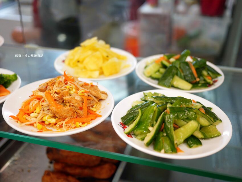 【新竹美食】關新刀切麵食館,新莊車站平價小吃店,水餃牛肉麵滷味小菜通通有賣!內文附詳細菜單價位介紹。 @熊寶小榆の旅遊日記