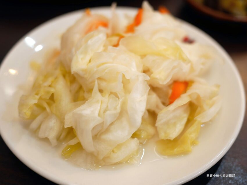 【新竹美食】關新刀切麵食館,新莊車站平價小吃店,水餃牛肉麵滷味小菜通通有賣!內文附詳細菜單價位介紹。 @熊寶小榆の旅遊日記