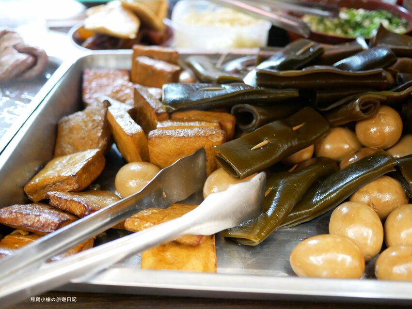 【新竹美食】關新刀切麵食館,新莊車站平價小吃店,水餃牛肉麵滷味小菜通通有賣!內文附詳細菜單價位介紹。 @熊寶小榆の旅遊日記