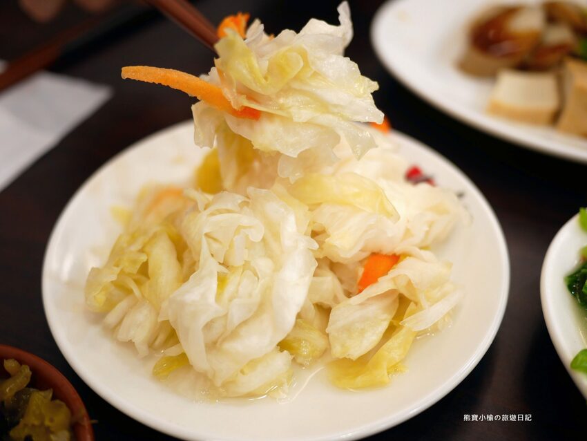 【新竹美食】關新刀切麵食館,新莊車站平價小吃店,水餃牛肉麵滷味小菜通通有賣!內文附詳細菜單價位介紹。 @熊寶小榆の旅遊日記