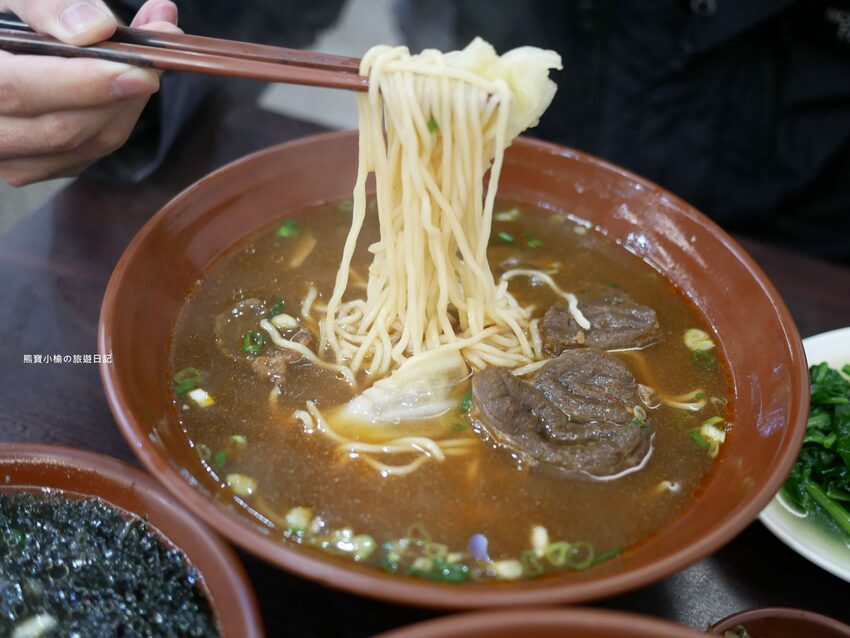 【新竹美食】關新刀切麵食館,新莊車站平價小吃店,水餃牛肉麵滷味小菜通通有賣!內文附詳細菜單價位介紹。 @熊寶小榆の旅遊日記