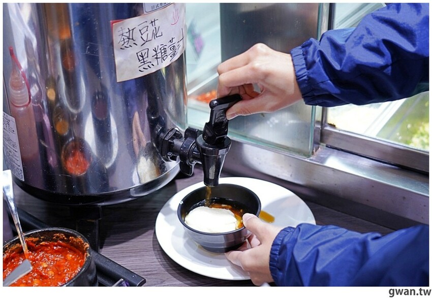 台中新開便當店，居然可以吃到牛肉麵火鍋，內用手工豆花跟冰淇淋無限享用！