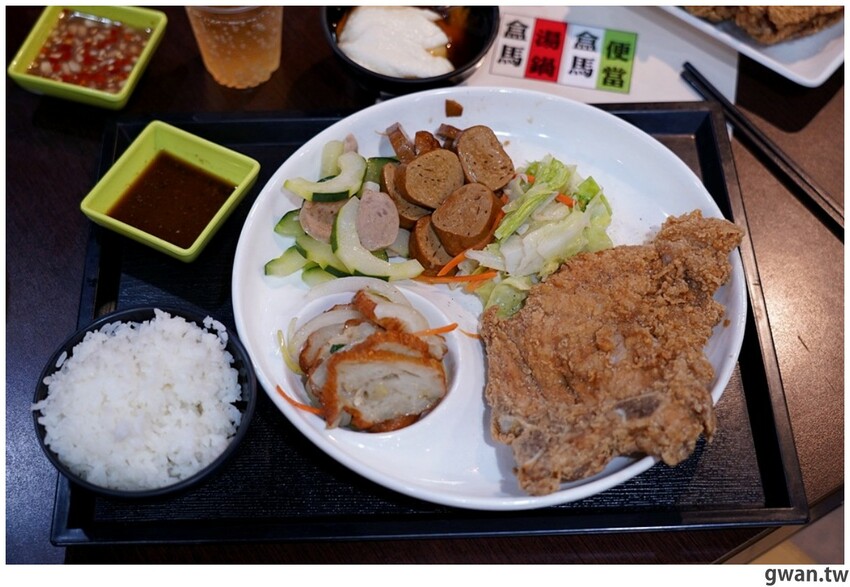 台中新開便當店，居然可以吃到牛肉麵火鍋，內用手工豆花跟冰淇淋無限享用！