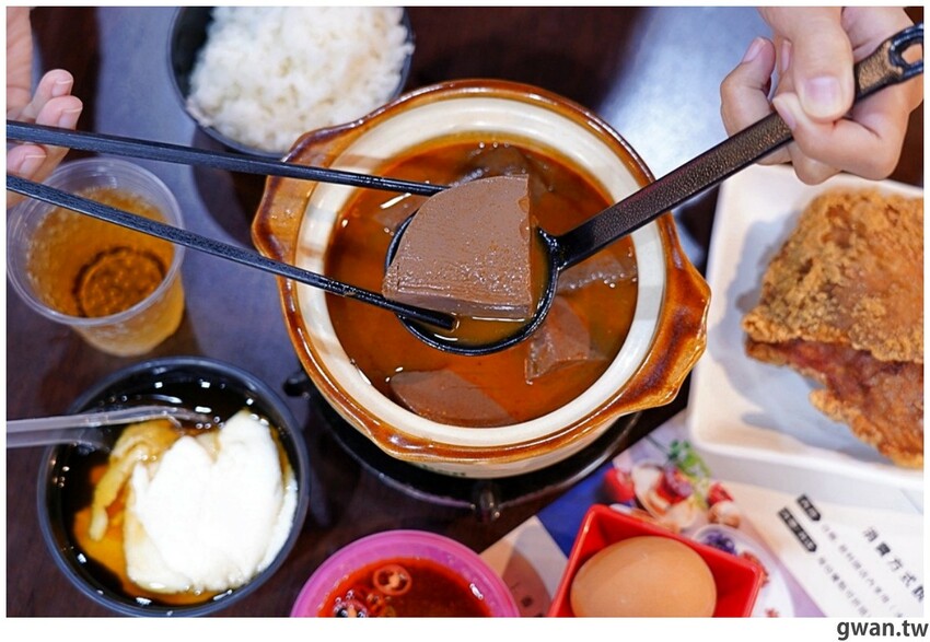 台中新開便當店，居然可以吃到牛肉麵火鍋，內用手工豆花跟冰淇淋無限享用！