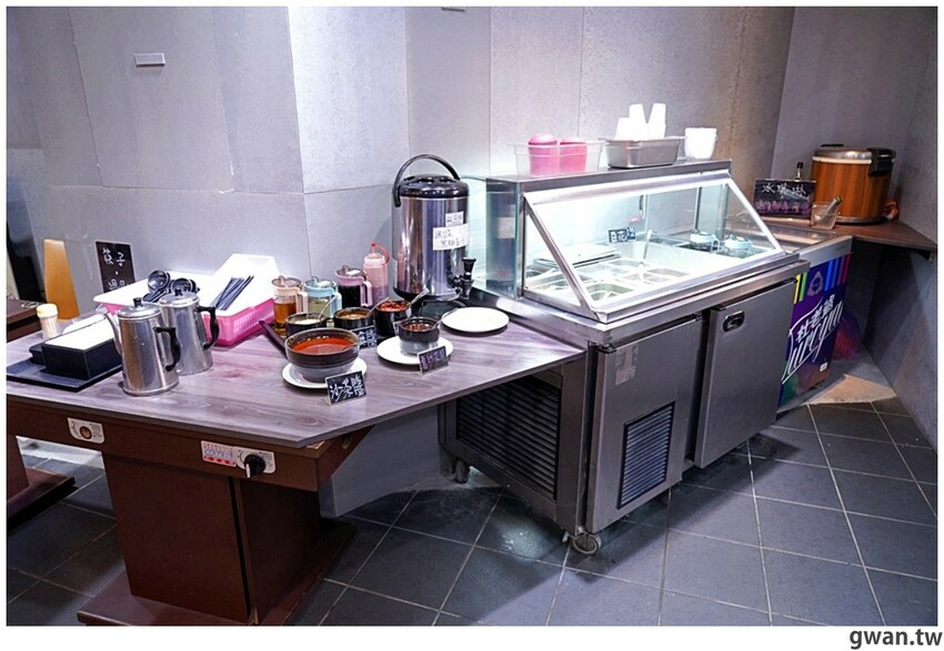 台中新開便當店，居然可以吃到牛肉麵火鍋，內用手工豆花跟冰淇淋無限享用！