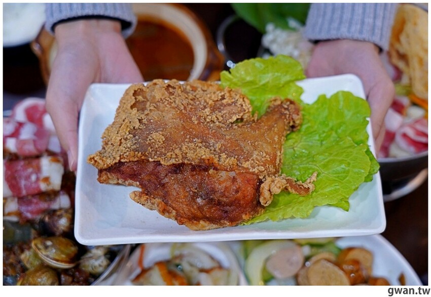 台中新開便當店，居然可以吃到牛肉麵火鍋，內用手工豆花跟冰淇淋無限享用！