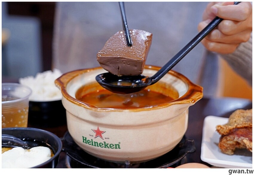 台中新開便當店，居然可以吃到牛肉麵火鍋，內用手工豆花跟冰淇淋無限享用！