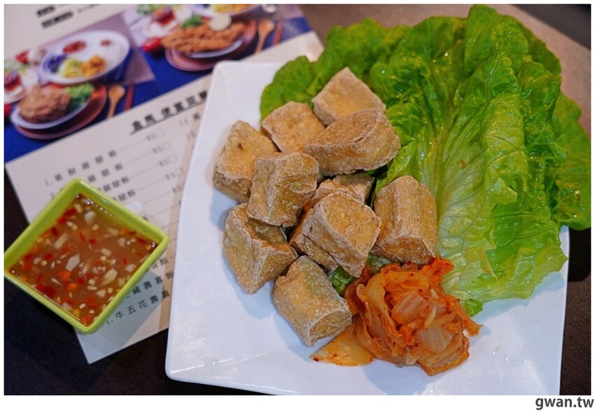 台中新開便當店，居然可以吃到牛肉麵火鍋，內用手工豆花跟冰淇淋無限享用！