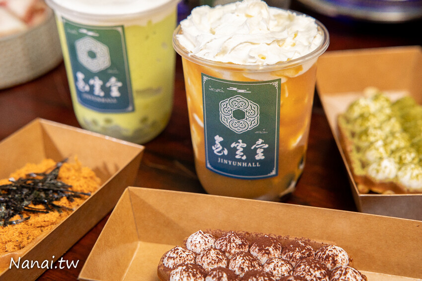 不用百元吃到冰棒棍鬆餅!必點牛油太陽蛋,爆漿QQ球好喝又過癮,還有紅油鮮蝦雲吞撈烏龍也很多人翻牌!