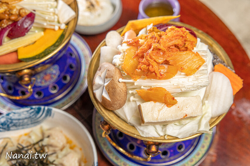 不用百元吃到冰棒棍鬆餅!必點牛油太陽蛋,爆漿QQ球好喝又過癮,還有紅油鮮蝦雲吞撈烏龍也很多人翻牌!