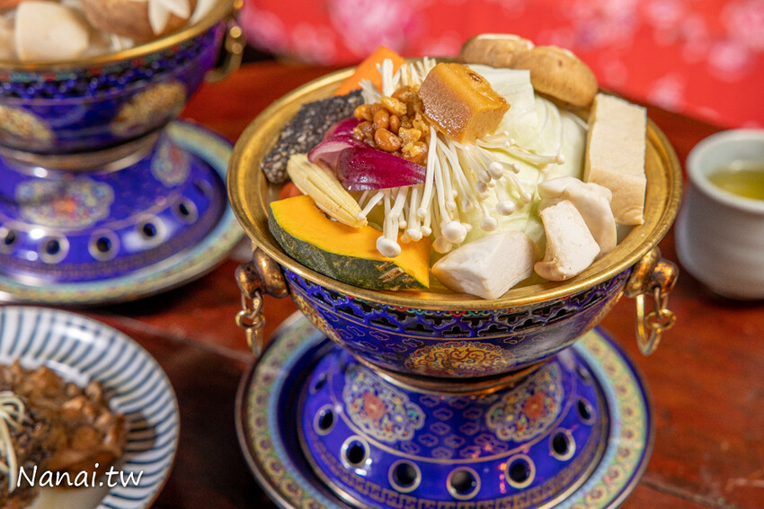 不用百元吃到冰棒棍鬆餅!必點牛油太陽蛋,爆漿QQ球好喝又過癮,還有紅油鮮蝦雲吞撈烏龍也很多人翻牌!