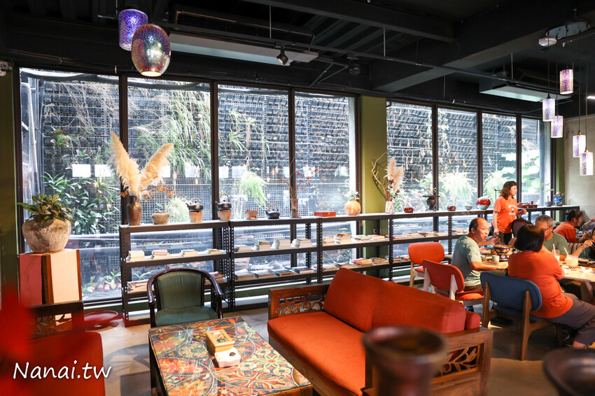 不用百元吃到冰棒棍鬆餅!必點牛油太陽蛋,爆漿QQ球好喝又過癮,還有紅油鮮蝦雲吞撈烏龍也很多人翻牌!