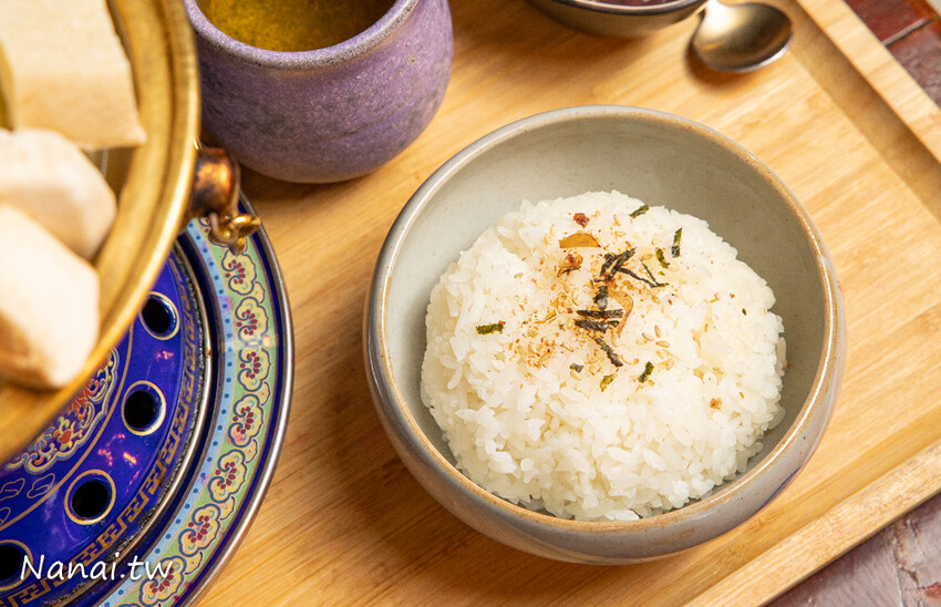 不用百元吃到冰棒棍鬆餅!必點牛油太陽蛋,爆漿QQ球好喝又過癮,還有紅油鮮蝦雲吞撈烏龍也很多人翻牌!