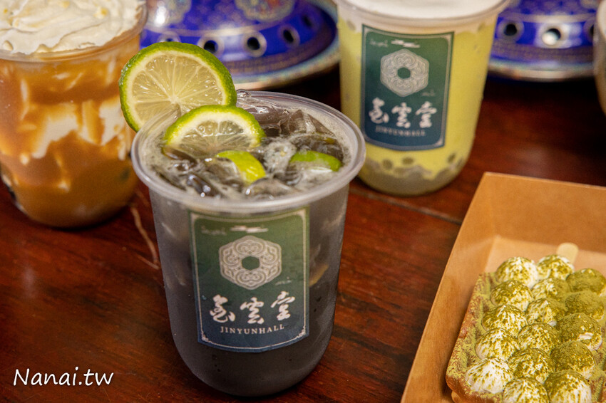 不用百元吃到冰棒棍鬆餅!必點牛油太陽蛋,爆漿QQ球好喝又過癮,還有紅油鮮蝦雲吞撈烏龍也很多人翻牌!