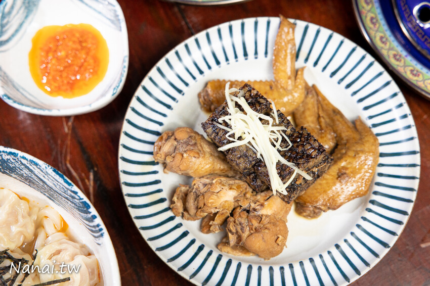 不用百元吃到冰棒棍鬆餅!必點牛油太陽蛋,爆漿QQ球好喝又過癮,還有紅油鮮蝦雲吞撈烏龍也很多人翻牌!