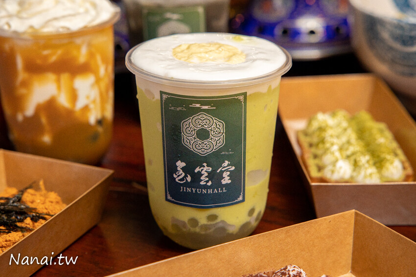 不用百元吃到冰棒棍鬆餅!必點牛油太陽蛋,爆漿QQ球好喝又過癮,還有紅油鮮蝦雲吞撈烏龍也很多人翻牌!