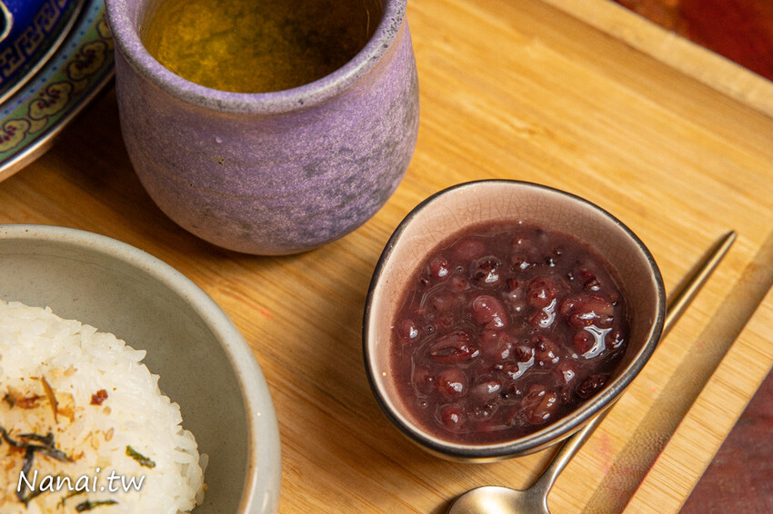 不用百元吃到冰棒棍鬆餅!必點牛油太陽蛋,爆漿QQ球好喝又過癮,還有紅油鮮蝦雲吞撈烏龍也很多人翻牌!