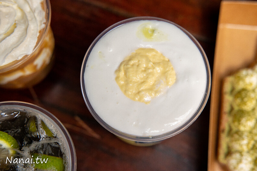 不用百元吃到冰棒棍鬆餅!必點牛油太陽蛋,爆漿QQ球好喝又過癮,還有紅油鮮蝦雲吞撈烏龍也很多人翻牌!