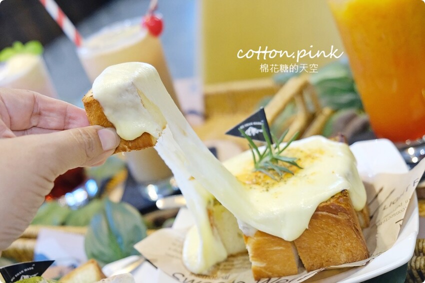 台中麵包店裡就能野餐?!沐山麵包露營風下午茶生吐司吃起來 - 棉花糖的天空