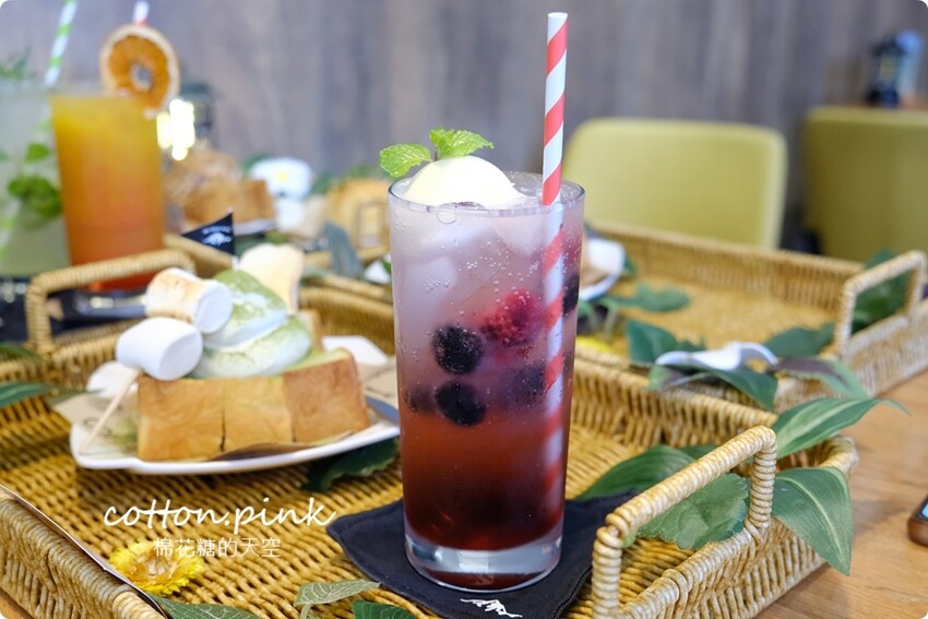 台中麵包店裡就能野餐?!沐山麵包露營風下午茶生吐司吃起來 - 棉花糖的天空