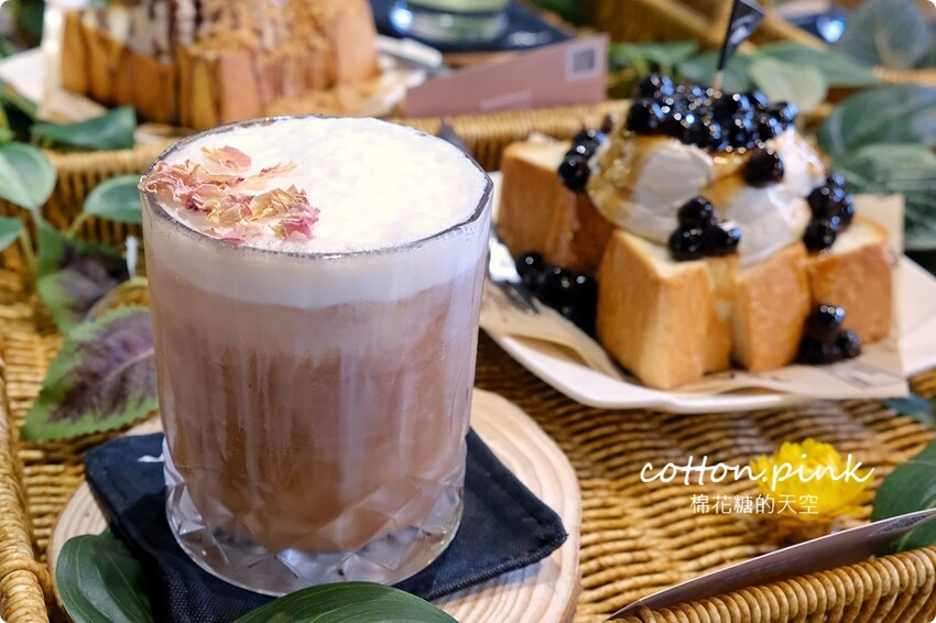 台中麵包店裡就能野餐?!沐山麵包露營風下午茶生吐司吃起來 - 棉花糖的天空