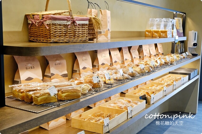 台中麵包店裡就能野餐?!沐山麵包露營風下午茶生吐司吃起來 - 棉花糖的天空